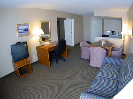 Ramada Moraine Hotel Room photo